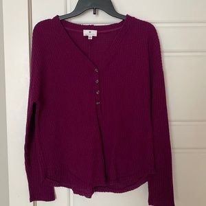Long sleeve sweater. Super comfortable and stylish.